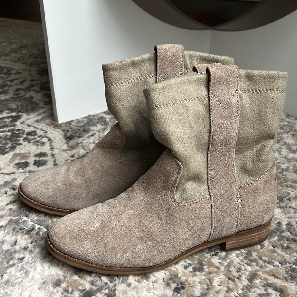 Toms suede booties size 6.5 womens. Worn once. In very good condition look new.
